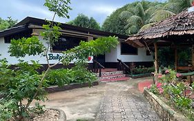Chelle'S Guesthouse And Backpackers