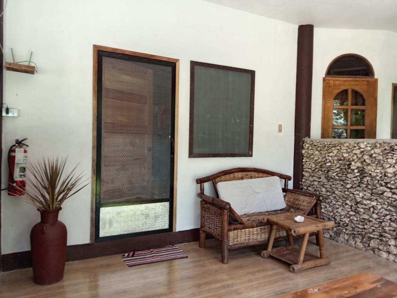 Chelle'S Guesthouse And Backpackers Siquijor Exterior photo